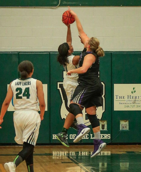 BREAKING NEWS: Girls varsity basketball team continues great form as they beat West Bloomfield to become league champions